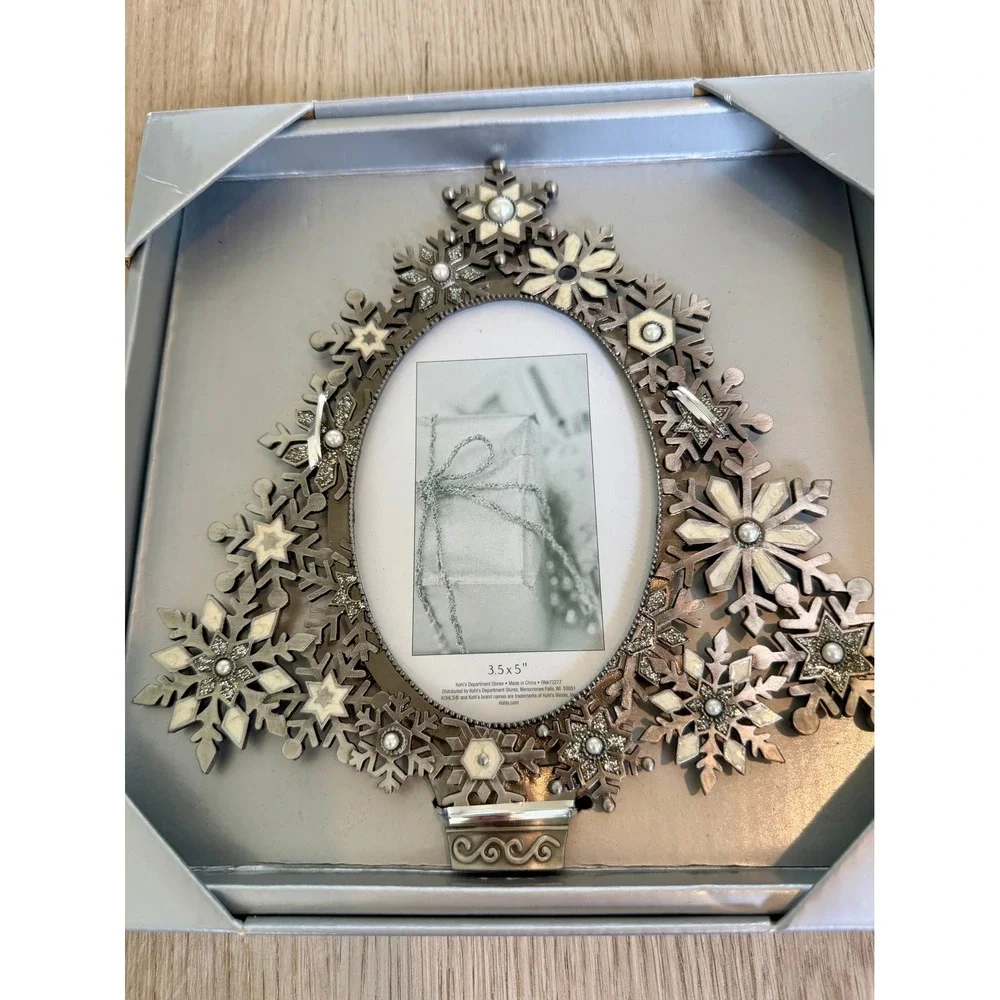 St Nicholas Square Snowflake Christmas Tree Picture Frame Silver 3.5x5 Oval